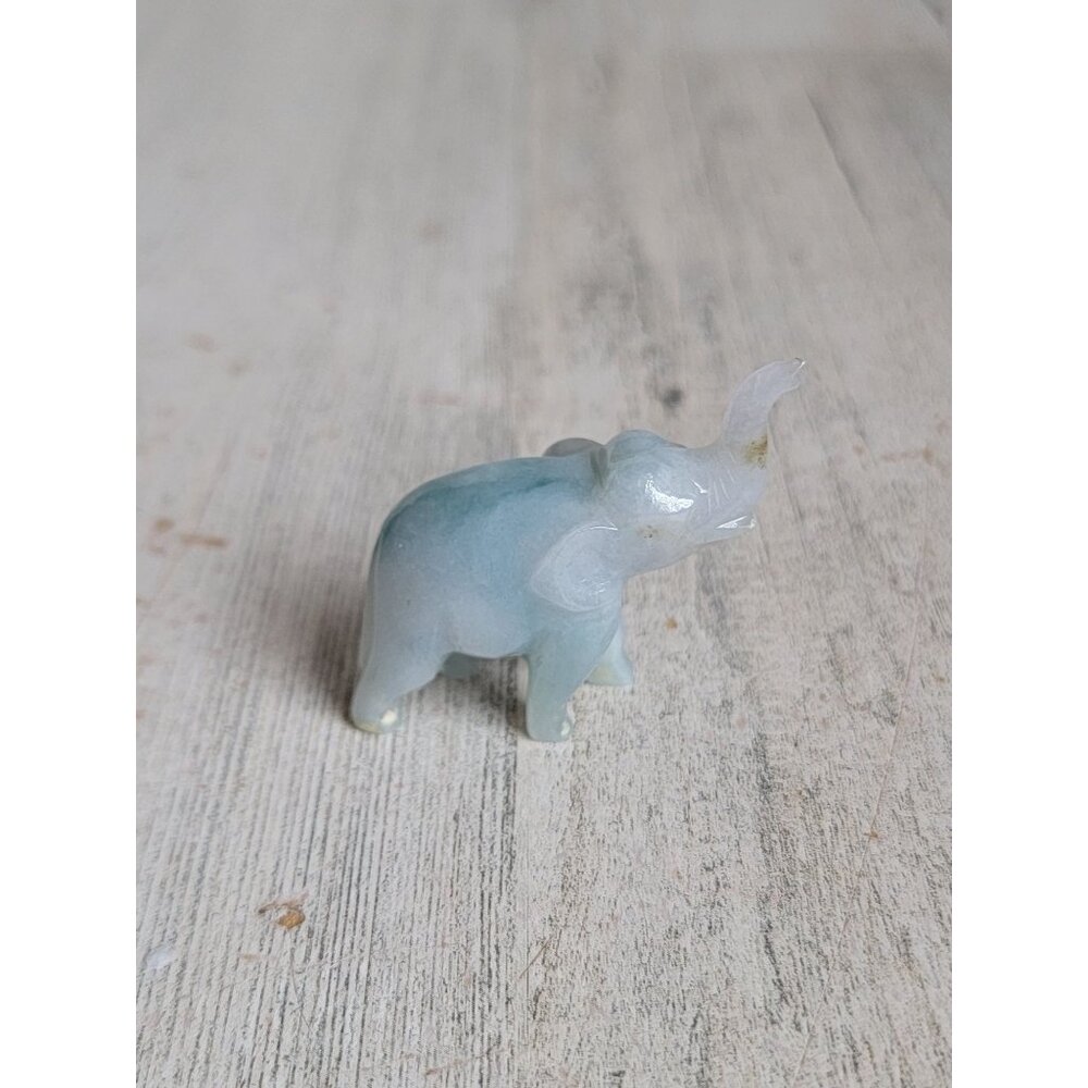 Miniature green quartz elephant figure Decor Safari unique‎